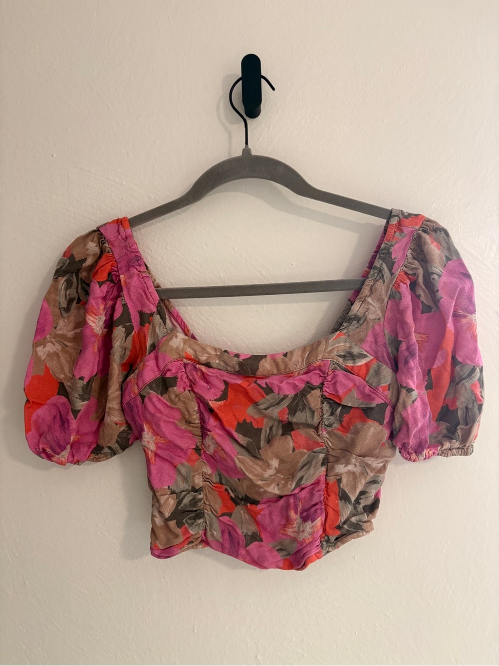 Saltwater Luxe Floral Puff-Sleeve Crop Top in Pink and Brown